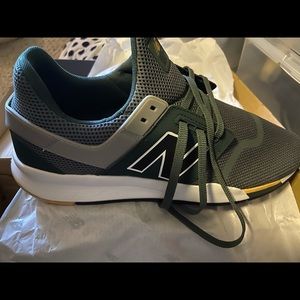 Unworn Mens New Balance Sneakers